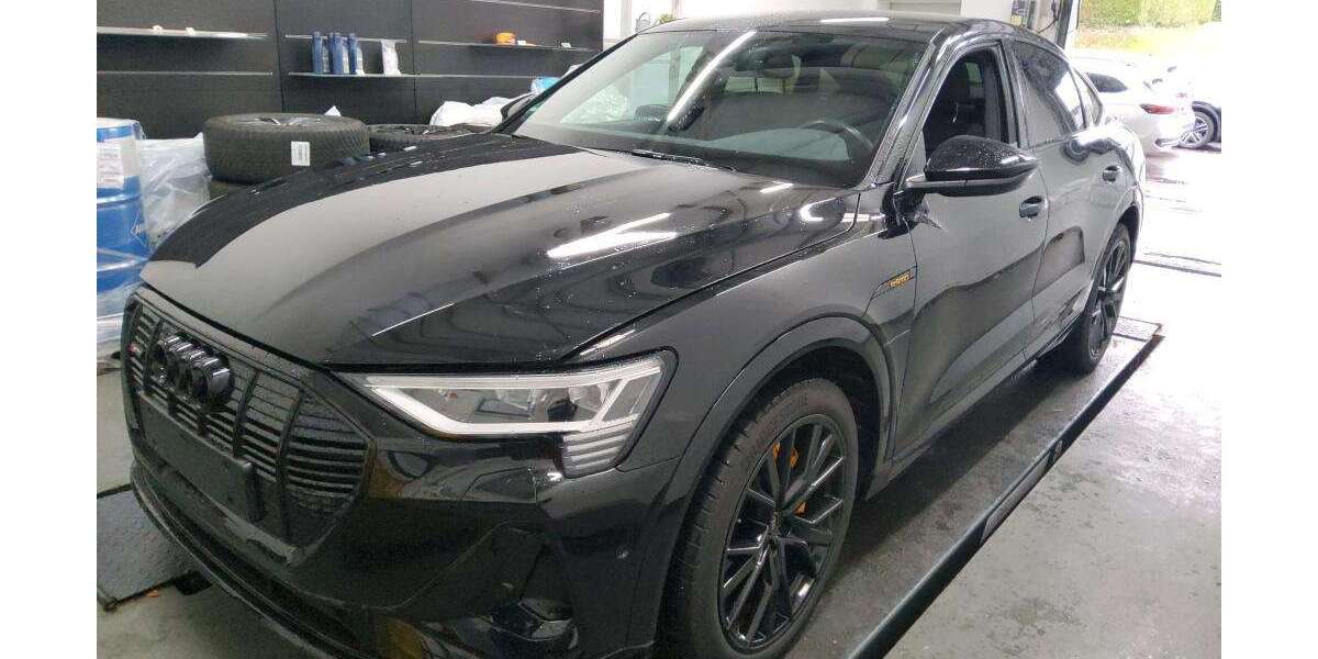 Audi e-tron 28.230 km 35.990 &euro; Hamburg 22047