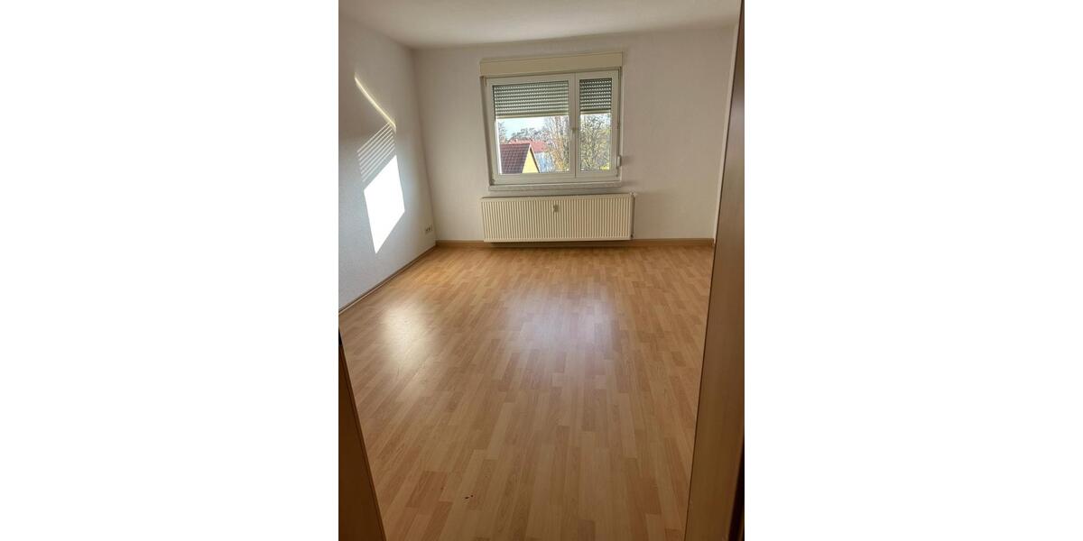 Etagenwohnung Teutschenthal - 4 Zimmer, 67 m&sup2;, 611&euro; | Angebot:26619978