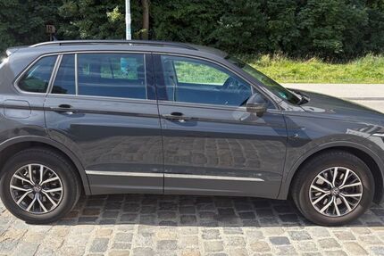 VW Tiguan 70.147 km 21.999 &euro; München 81927
