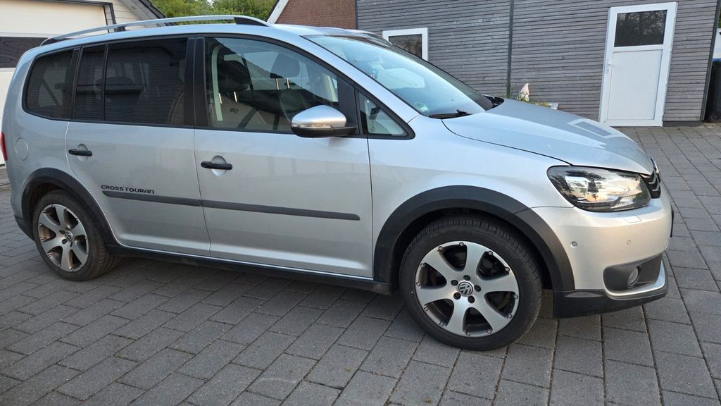VW Touran 230.176 km 11.000 &euro; Wasbuck 23758