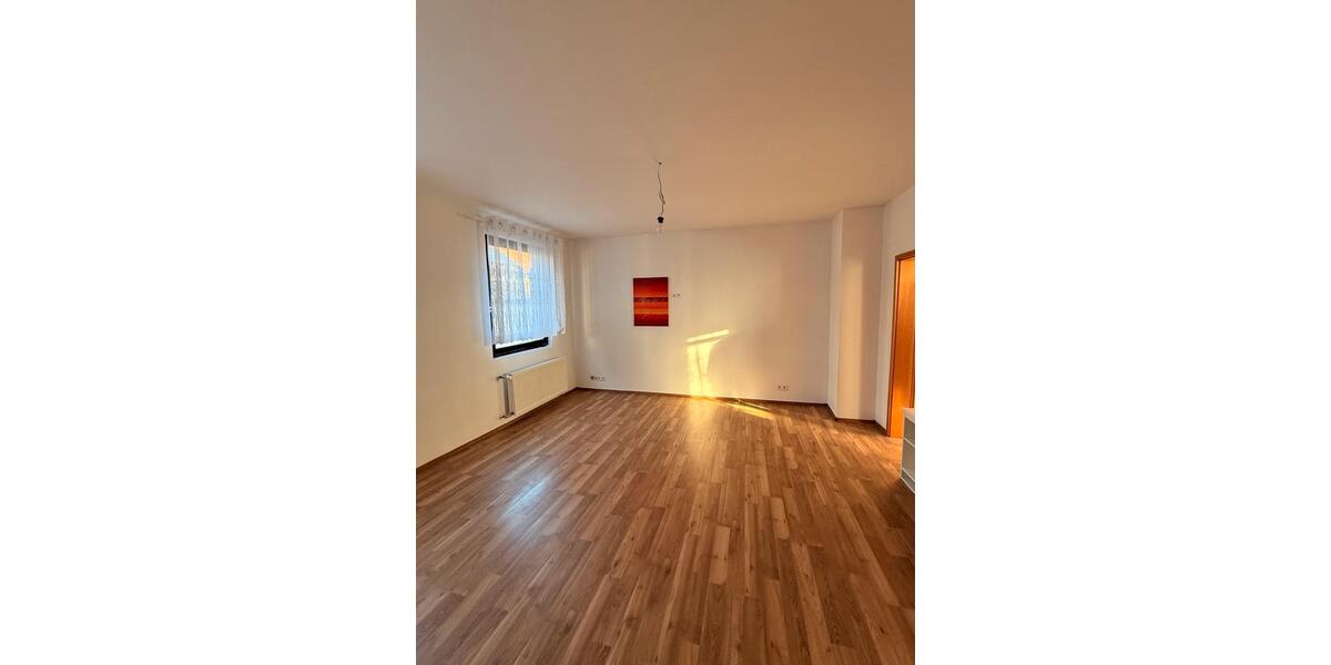Etagenwohnung Schwetzingen - 3 Zimmer, 75 m&sup2;, 1.100&euro; | Angebot:25948424