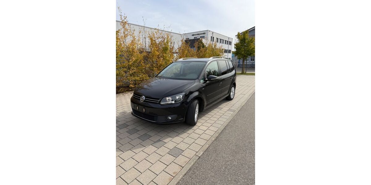 VW Touran 136.700 km 8.200 &euro; Gärtringen 71116