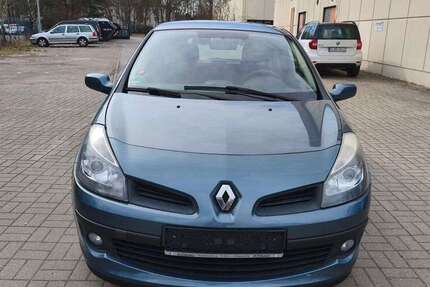Renault Clio 83.034 km 2.999 &euro; Berlin 12349