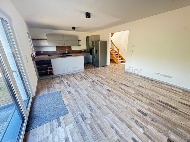 Einfamilienhaus Eschenbach in der Oberpfalz - 4 Zimmer, 126 m&sup2;, 2.100&euro; | Angebot:26348912