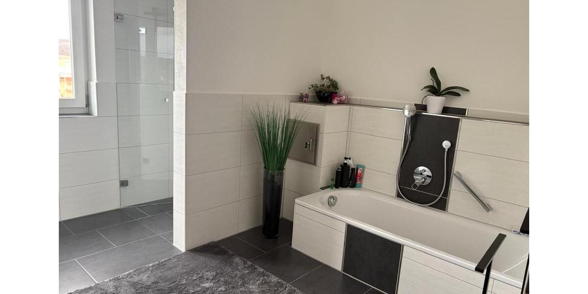 Doppelhaushälfte Kösching - 6 Zimmer, 160 m&sup2;, 2.000&euro; | Angebot:25046986