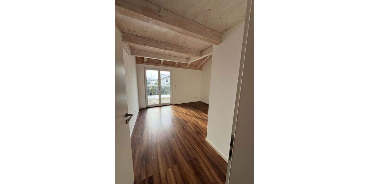 Etagenwohnung Emertsham - 5 Zimmer, 155 m&sup2;, 2.450&euro; | Angebot:25632805