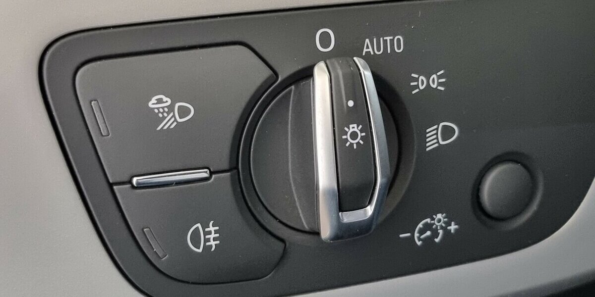 Audi A4 35 TFSI Automatik LED AHK Navi Klima Tempomat 98.400 km 21.450 &euro; Garrel 49681