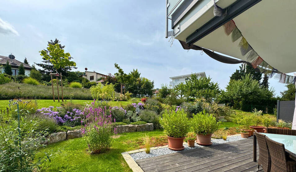 Exklusiv und neuwertig wohnen in Spitzenlage mit Garten