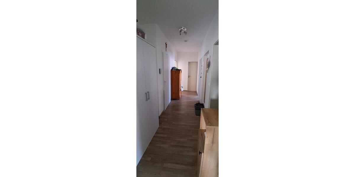 Erdgeschoßwohnung Berg bei Neumarkt in der Oberpfalz - 3.5 Zimmer, 94 m&sup2;, 1.050&euro; | Angebot:26374255