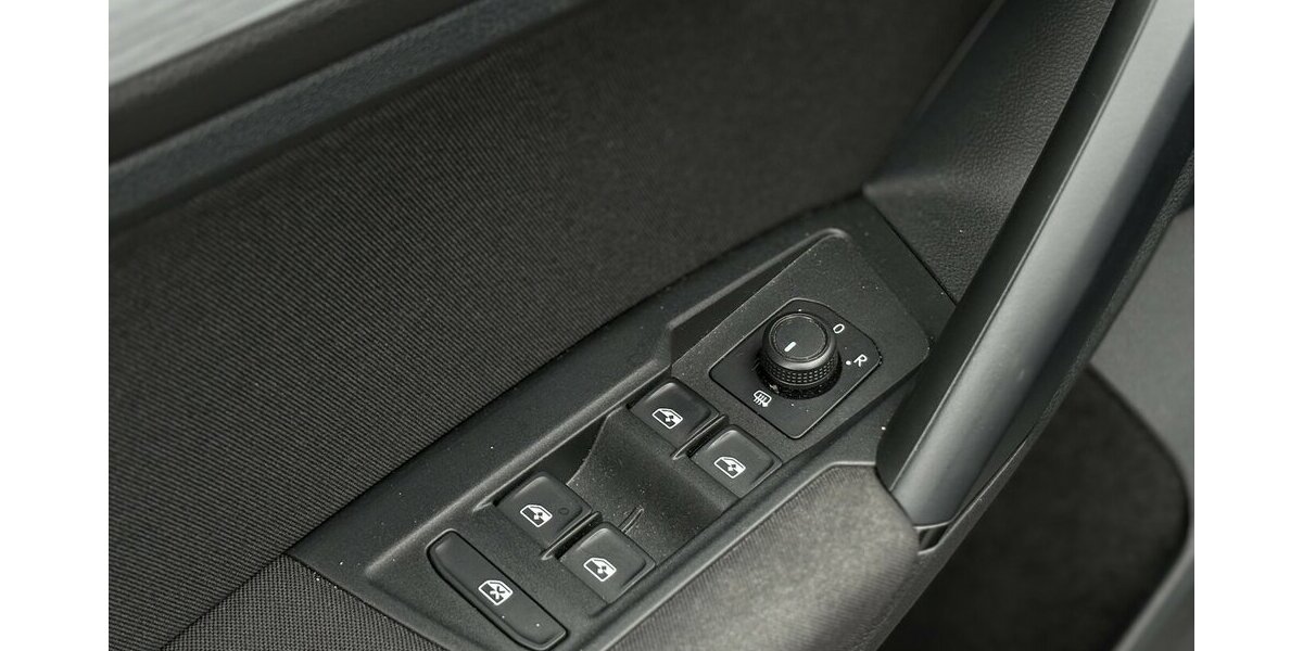 VW Tiguan 1.5 TSI RLine ACC/NAVI/AHK/SHZ/LED/1.HAND 73.187 km 25.800 &euro; Villingen-Schwenningen 78054