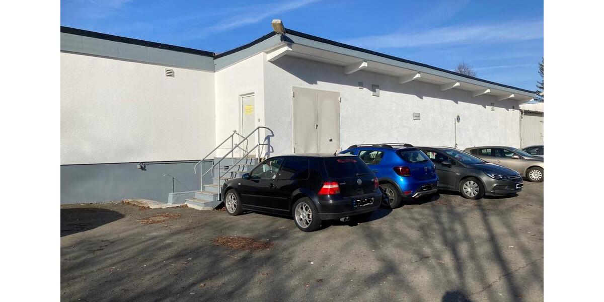 Gewerbehalle mit Büroräumen,zentr. Lage Teil o.Komplettvermietung zimmer