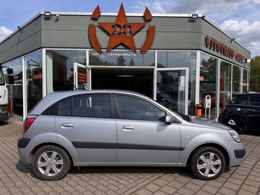 Kia Rio 113.000 km 2.490 € Magdeburg 39120