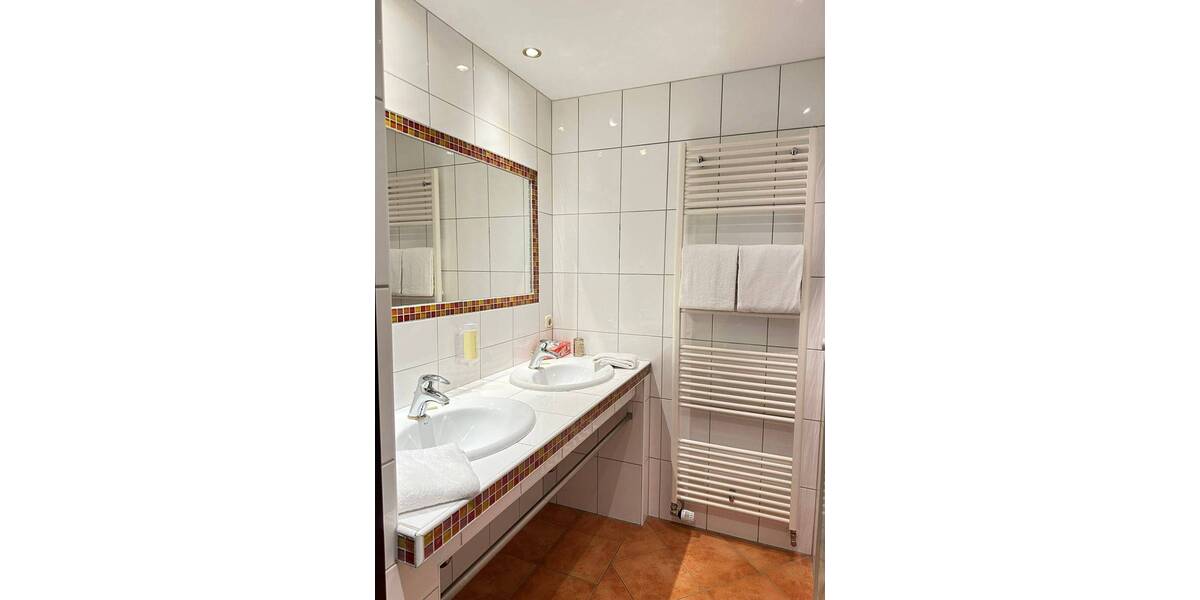 Gewerbeobjekt Bad Bertrich - 2 Zimmer, 350.000&euro; | Angebot:25670873