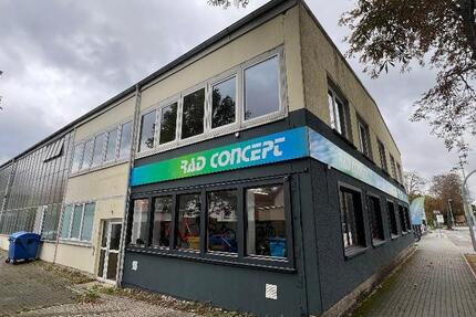 Büro-, Praxis- oder Kanzleiräume mit buchbaren Stellplätzen zimmer