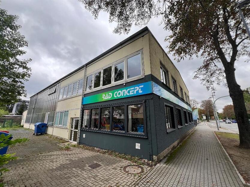 Büro-, Praxis- oder Kanzleiräume mit buchbaren Stellplätzen zimmer