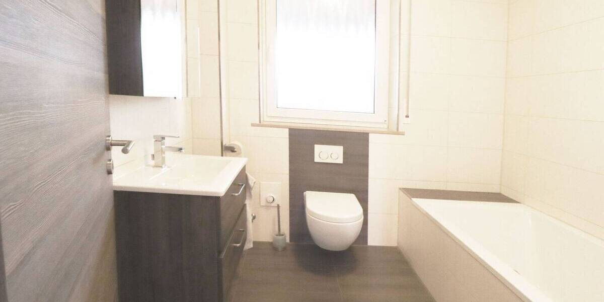 Etagenwohnung Greding - 9 Zimmer, 241 m&sup2;, 450.000&euro; | Angebot:25745121