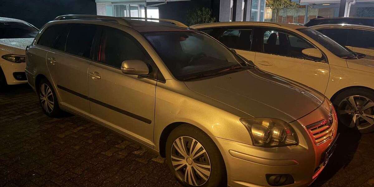 Toyota Avensis 259.000 km 2.880 &euro; Herten 45699