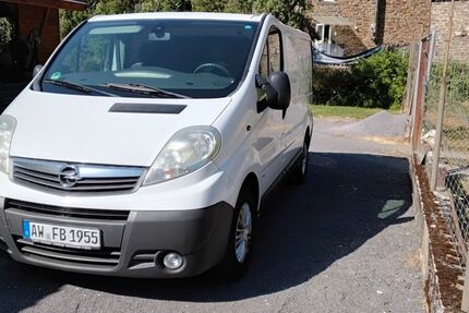 Opel Vivaro 166.000 km 6.300 &euro; Kesseling 53506