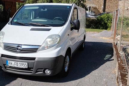 Opel Vivaro 166.000 km 8.250 &euro; Kesseling 53506