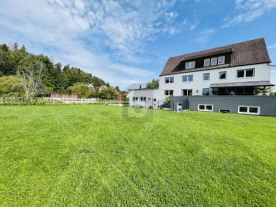 ALLEINLAGE, HOCHWERTIG UND VIEL PLATZ - Mehrfamilienhaus, Wohnhaus Schwarza | Angebot:26496459