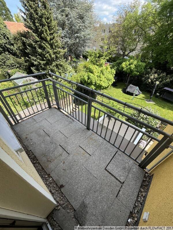 Super 2-RaumWohnung mit Einbauküche Badewanne und Balkon in der Südvorstadt !!!!