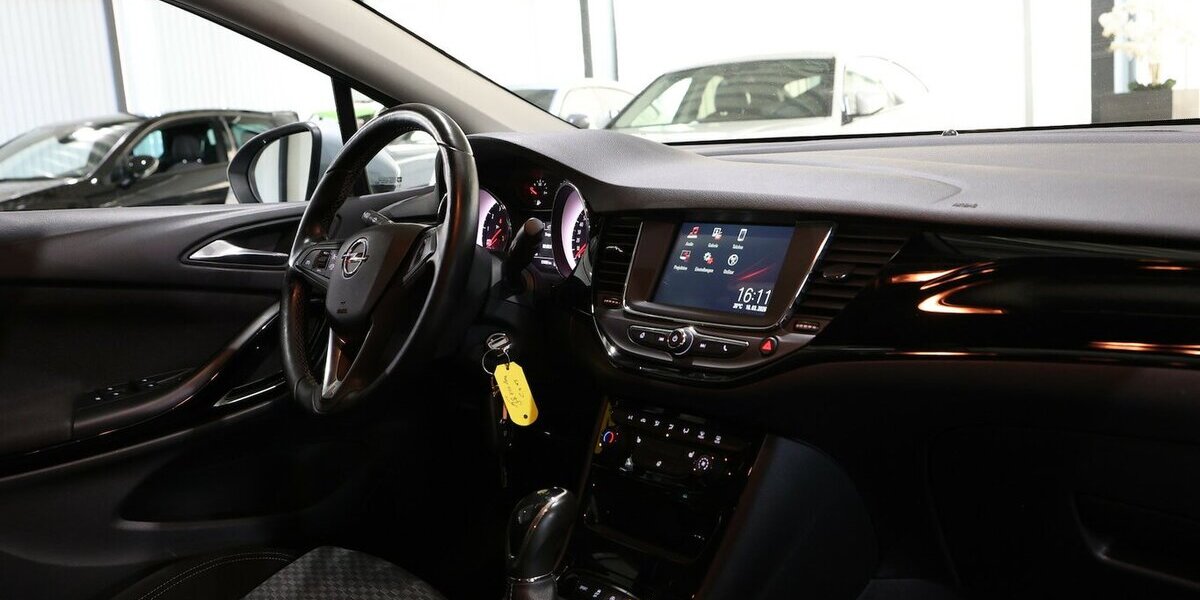 Opel Astra K ST 1.6 T ACTIVE 200-PS / APPLE+ANDROID 130.000 km 9.577 &euro; Hamm 59077