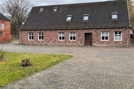 Haus Karstädt Mankmuß - 7 Zimmer, 218 m&sup2;, 355.000&euro; | Angebot:25730193