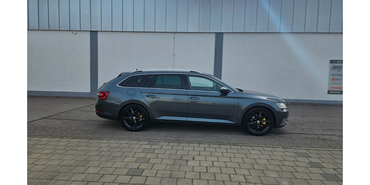 Skoda Superb 114.000 km 18.399 &euro; Hüfingen 78183