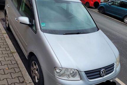 VW Touran 218.000 km 4.000 &euro; Frankfurt am Maim 60386