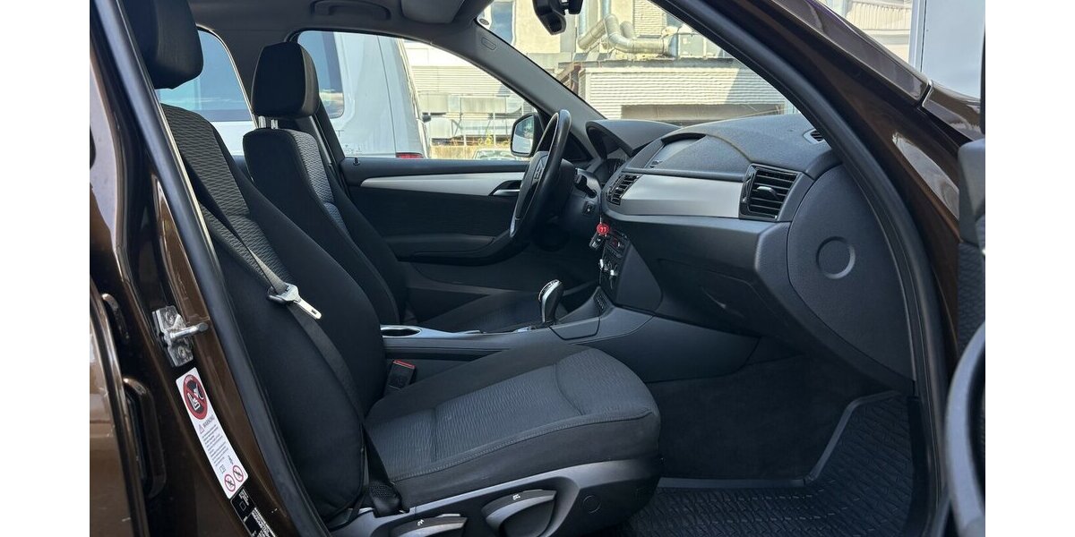BMW X1 xDrive 20 i SITZHEIZUNG/LENKHZ/PDC/ISO-FIX 79.601 km 12.900 &euro; Villingen-Schwenningen 78054