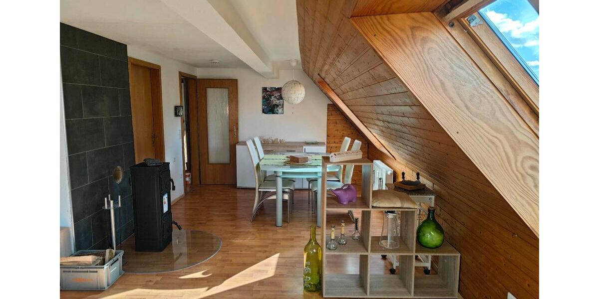 Vollmöbellierte Dachgeschosswohnung 2 Zimmer Küche Bad zimmer