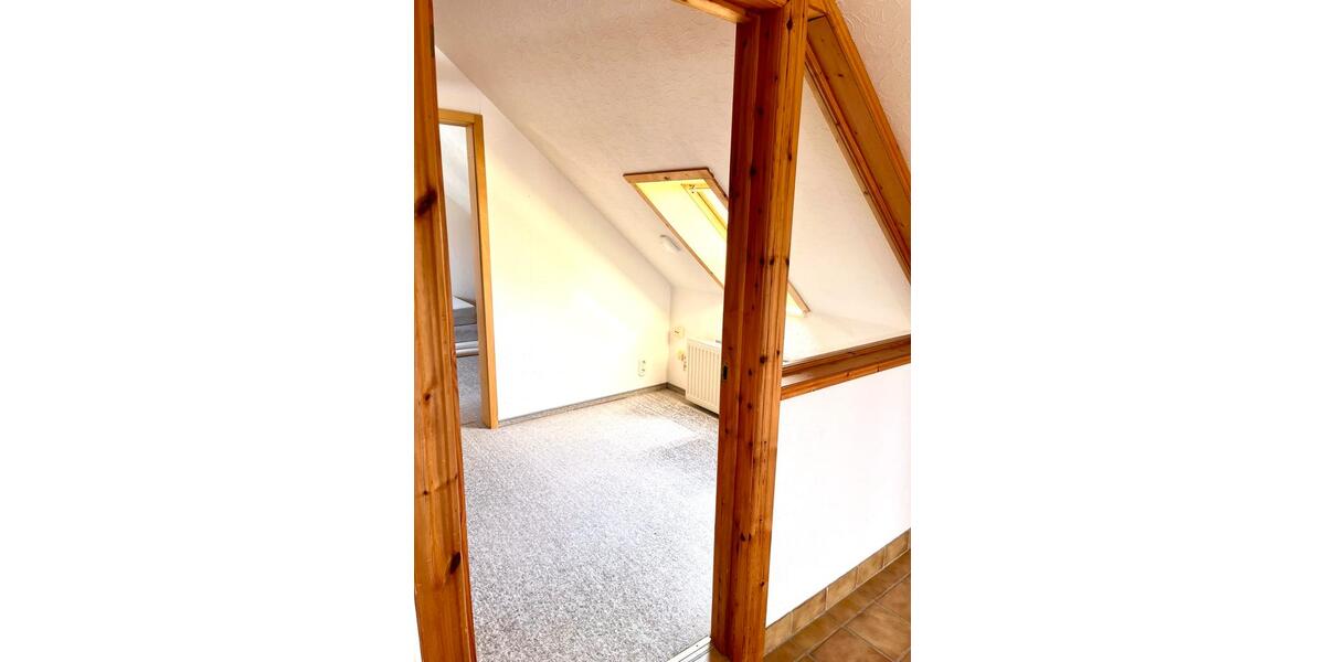 Dachgeschoßwohnung Rosengarten - 2.5 Zimmer, 65 m&sup2;, 902&euro; | Angebot:24982206