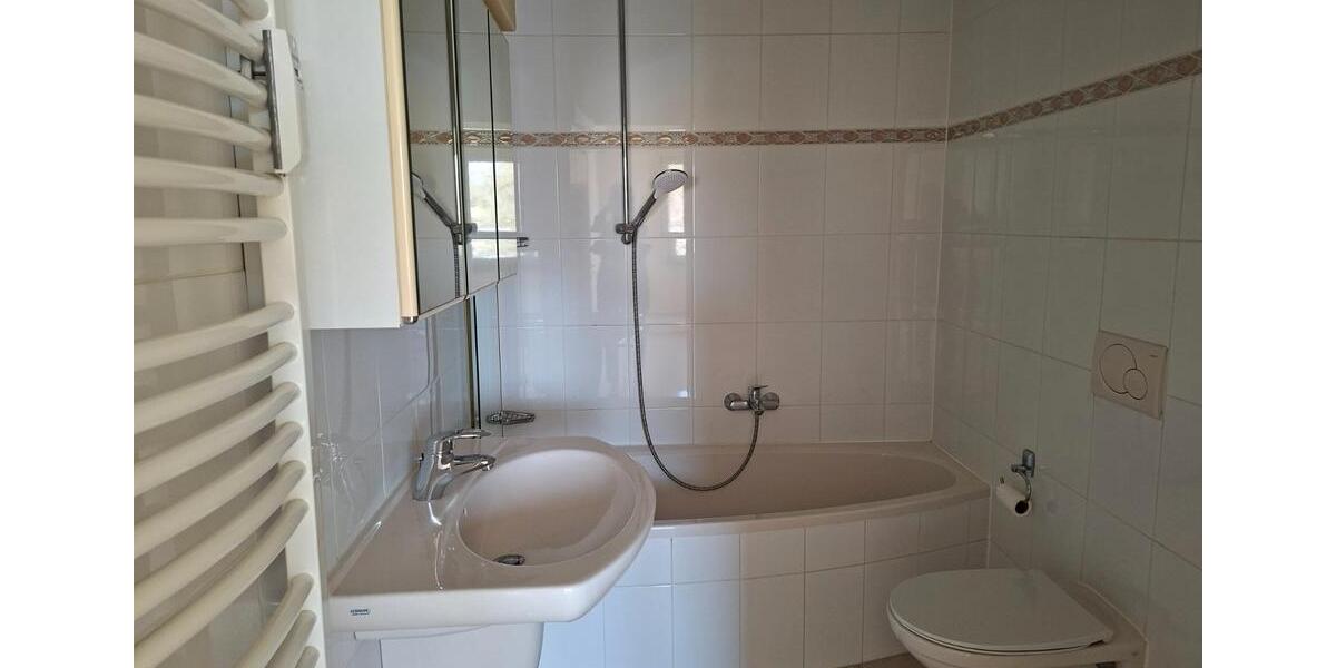 Etagenwohnung Bad Schwartau - 3 Zimmer, 85 m&sup2;, 1.200&euro; | Angebot:26314366