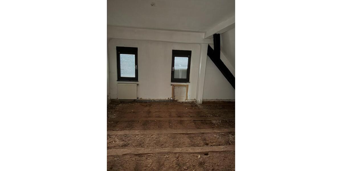 Einfamilienhaus Albersweiler - 10 Zimmer, 170 m&sup2;, 80.000&euro; | Angebot:25614195