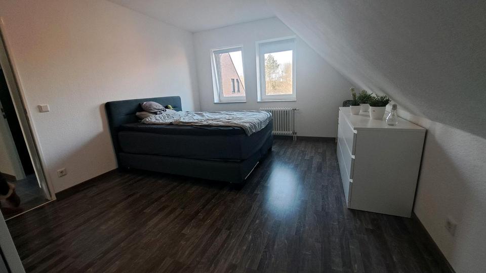 Sanierte 2-Zimmer Wohnung, Balkon, Einbauküche & TG Kleinenbroich zimmer