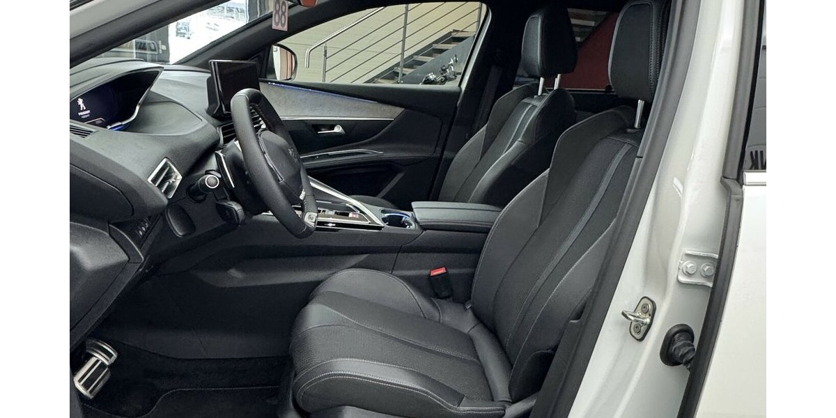 Peugeot 5008 GT Puretech 130 EAT8 1.Hand 7 Sitze 19.369 km 25.420 &euro; Lich 35423