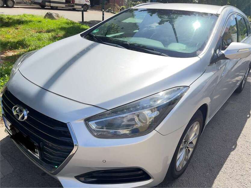 Hyundai i40 109.000 km 10.500 € Hamburg 22145