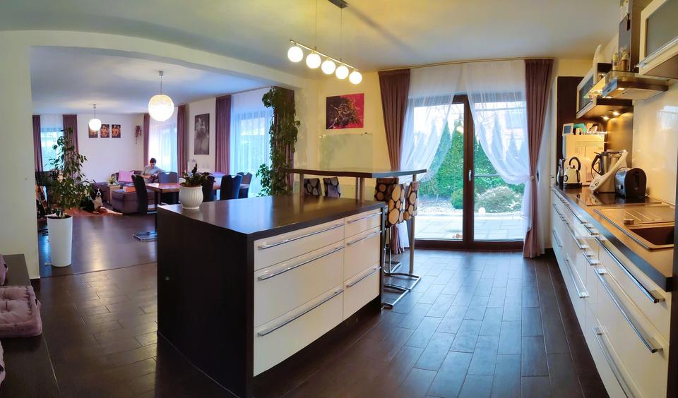 Modernes Wohnen mit Stil & Komfort: Stadtvilla mit Sauna & Garten 7.5 zimmer