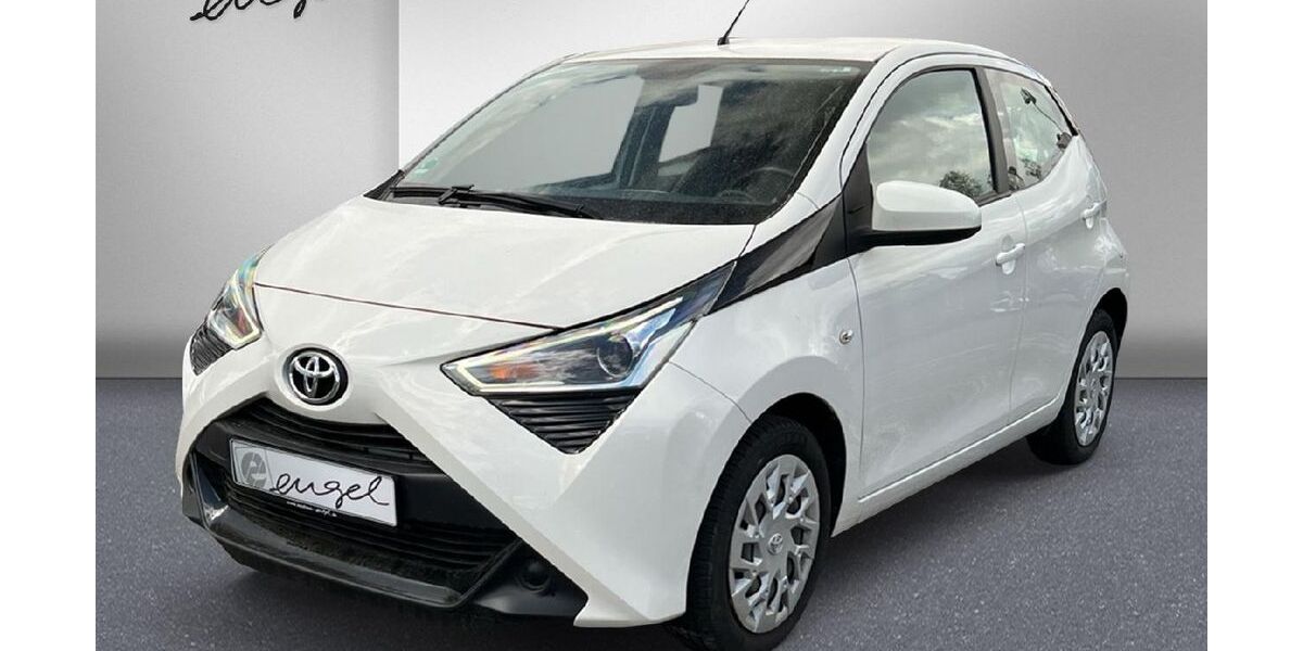 Toyota Aygo (X) 17.100 km 11.449 &euro; Wunsiedel 95632