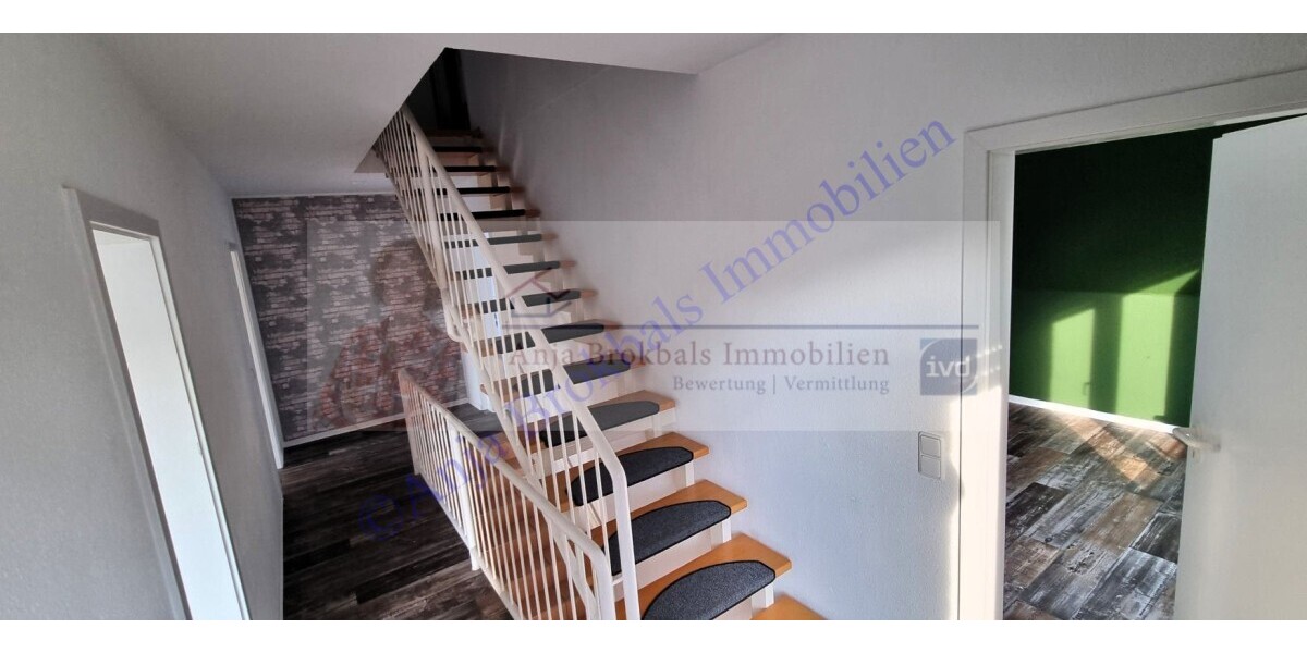 Platz für Auto und Motorrad: DHH, gr. Garage, ruhige Innenstadtlage - provisionsfrei für Käufer in Gütersloh - Doppelhaushälfte Gütersloh | Angebot:26794429