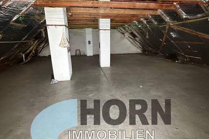 Dachwohnungen (unausgebaut), 2 Wohneinheiten mit 2 Garagen 7 zimmer