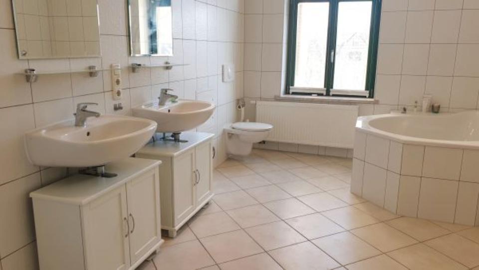 großzügige 4 RW in der Dr.- W.- Külz- Straße mit Gartennutzung zimmer