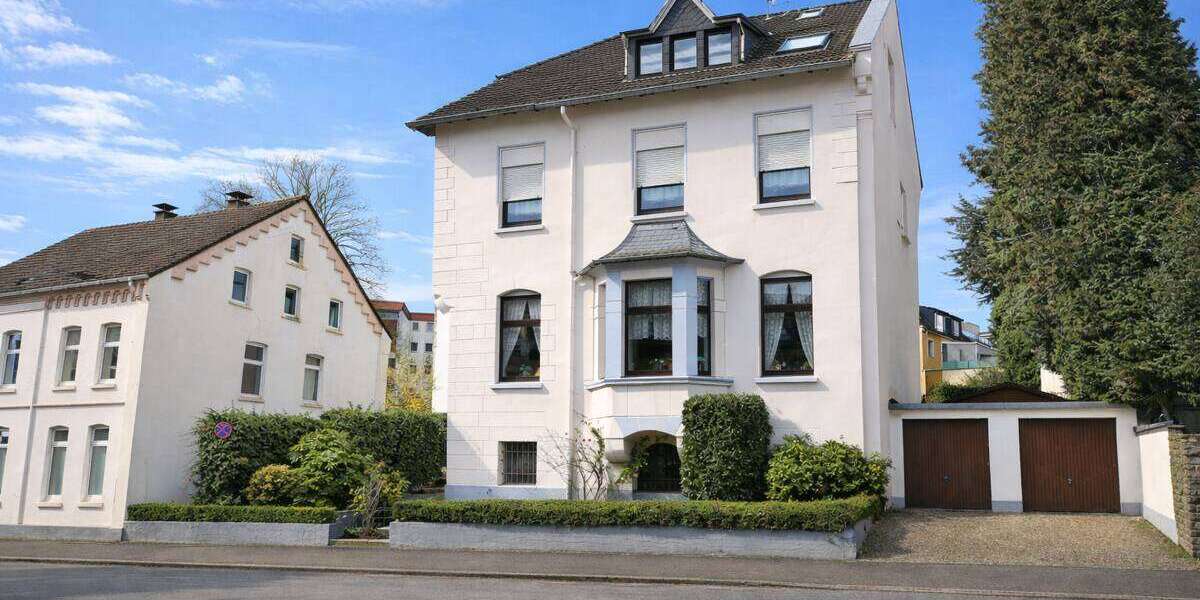 Einfamilienhaus Solingen Mitte - 9 Zimmer, 276 m&sup2;, 425.000&euro; | Angebot:25056679
