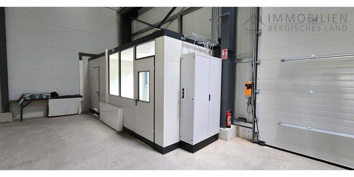 NEUBAU - GUT AUSGESTATTE LAGER-PRODUKTIONSHALLE zimmer