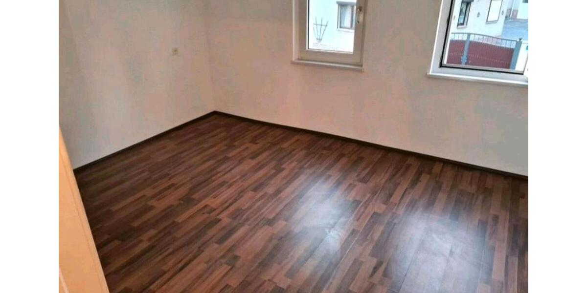 Reihenhaus Allstedt - 7 Zimmer, 140 m&sup2;, 70.000&euro; | Angebot:25909095