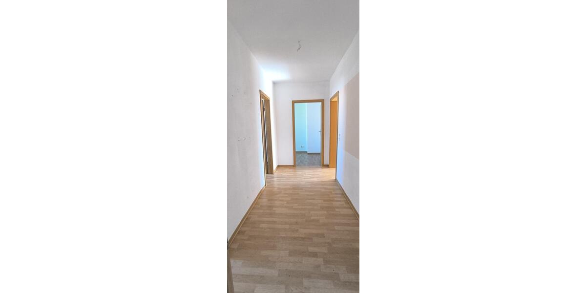 Etagenwohnung Gröditz - 3 Zimmer, 59 m&sup2;, 326&euro; | Angebot:26180437