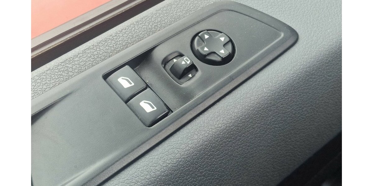 Opel Vivaro 2.0 D Design Paket NAVI Anhängerkupplung 84.000 km 26.998 &euro; Landau 76829