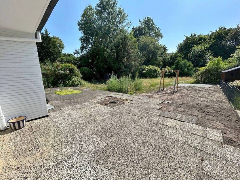 Gartenfans aufgepasst - frisch renoviert in zentraler Lage!