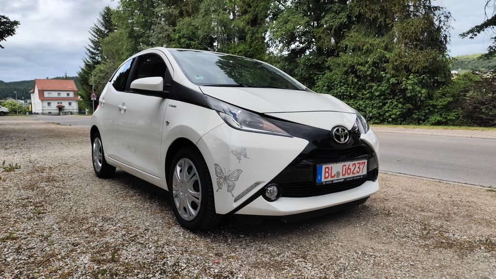 Toyota Aygo (X) 65.400 km 7.999 &euro; Straßberg 72479