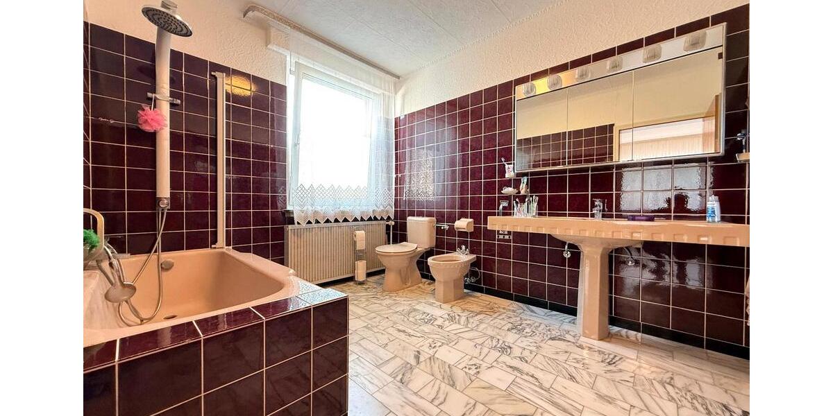 Einfamilienhaus Beverungen - 15 Zimmer, 403 m&sup2;, 379.000&euro; | Angebot:27019255